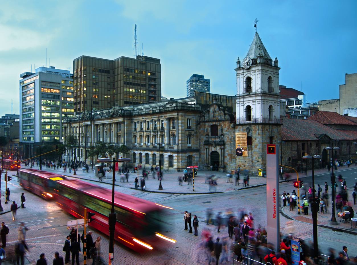 Panorámica de Bogotá con edificios residenciales